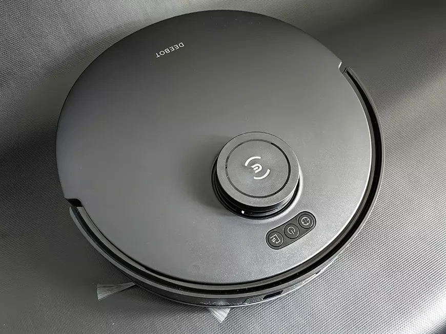 Робот-пылесос с многофункциональной док-станцией + ручной аккумуляторный пылесос ECOVACS DEEBOT T30S COMBO