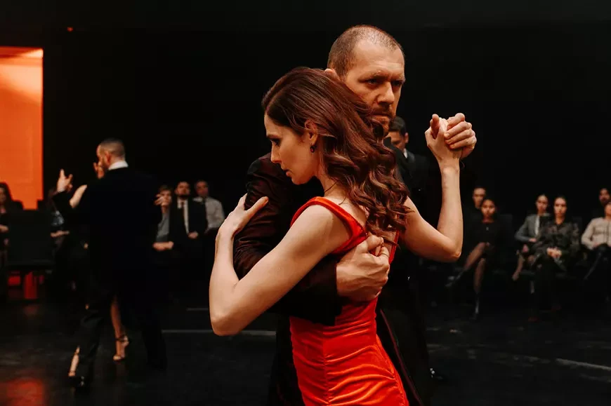 Танго на осколках (2025)