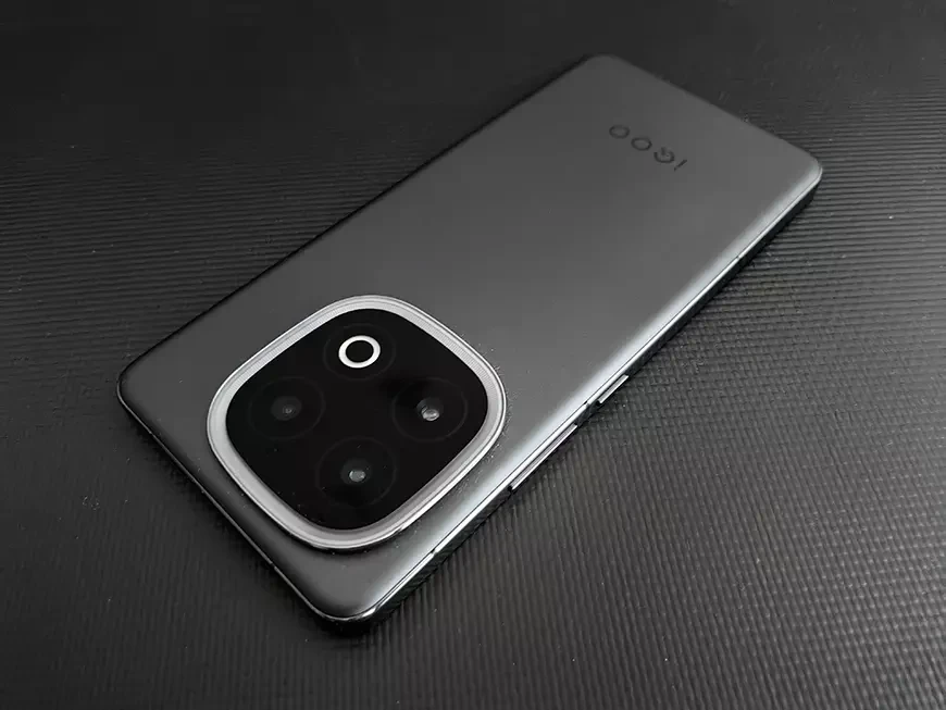 Игровой смартфон iQOO 13