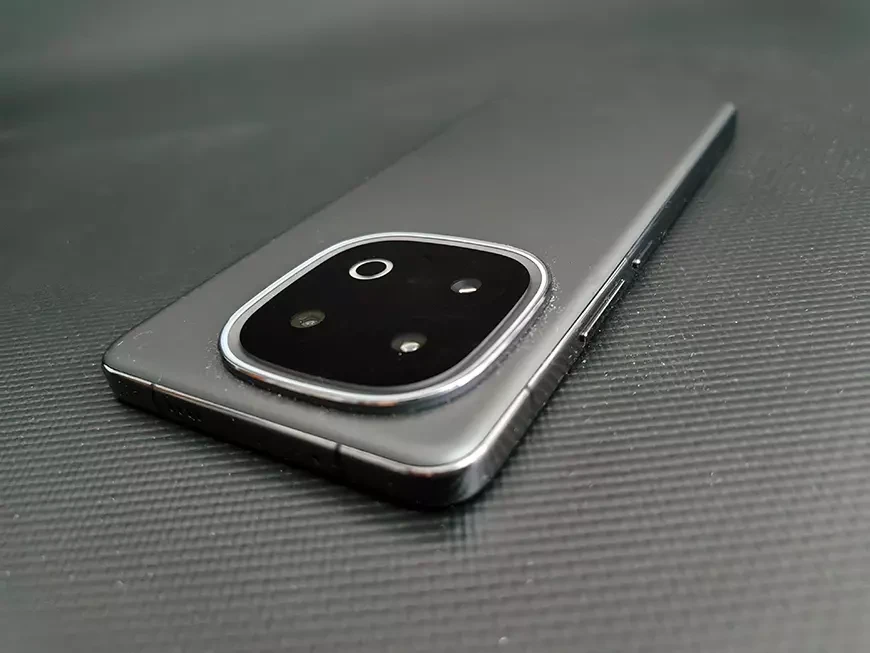 Игровой смартфон iQOO 13