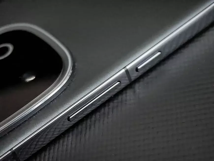 Игровой смартфон iQOO 13