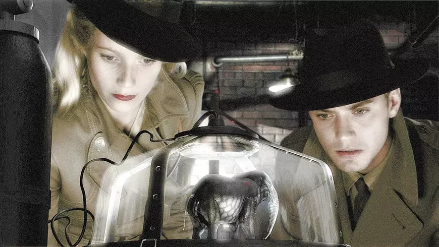 Небесный капитан и мир будущего / Sky Captain and the World of Tomorrow (2004)