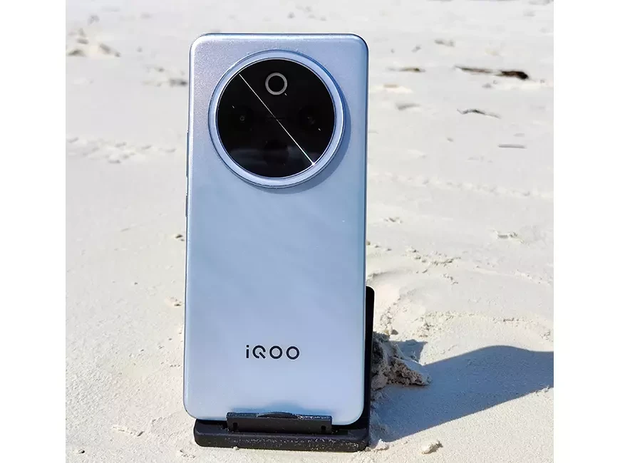 3. Смартфон iQOOZ10