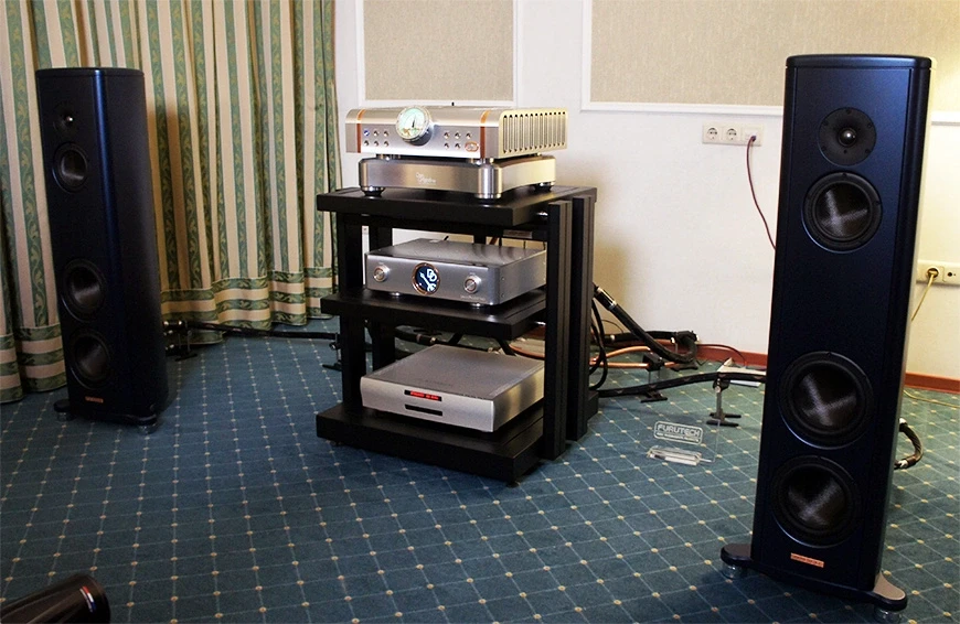 Фоторепортаж с главной российской выставки аудиотехники Hi-Fi & High End Show 2025