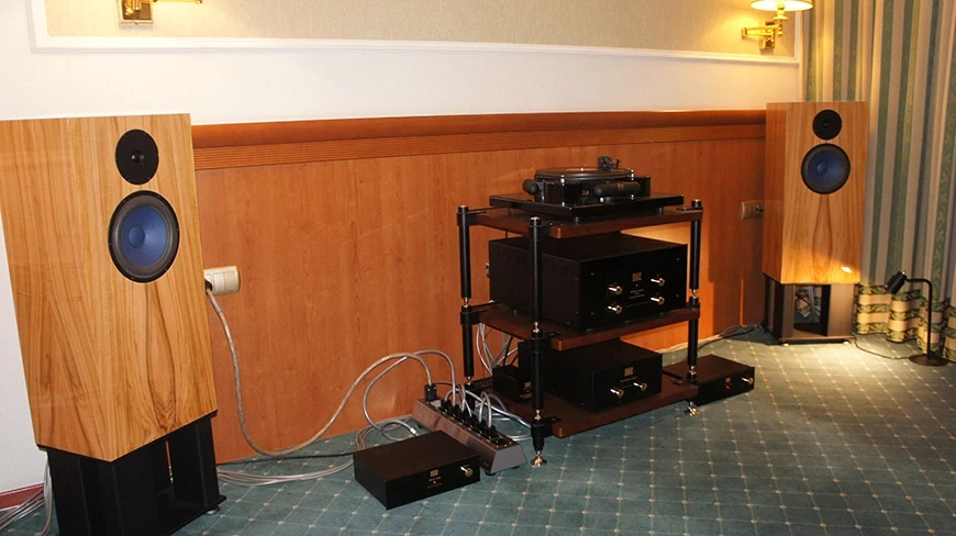 Фоторепортаж с главной российской выставки аудиотехники Hi-Fi & High End Show 2025