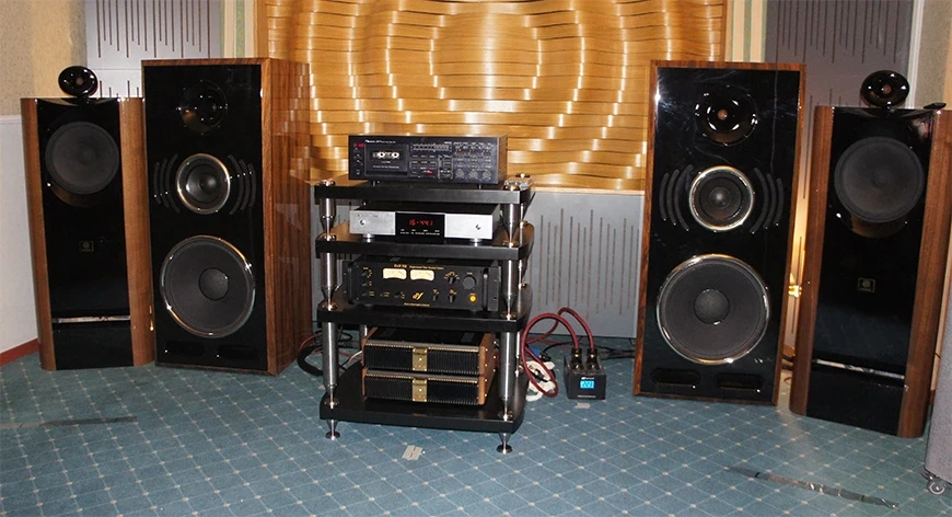 Фоторепортаж с главной российской выставки аудиотехники Hi-Fi & High End Show 2025