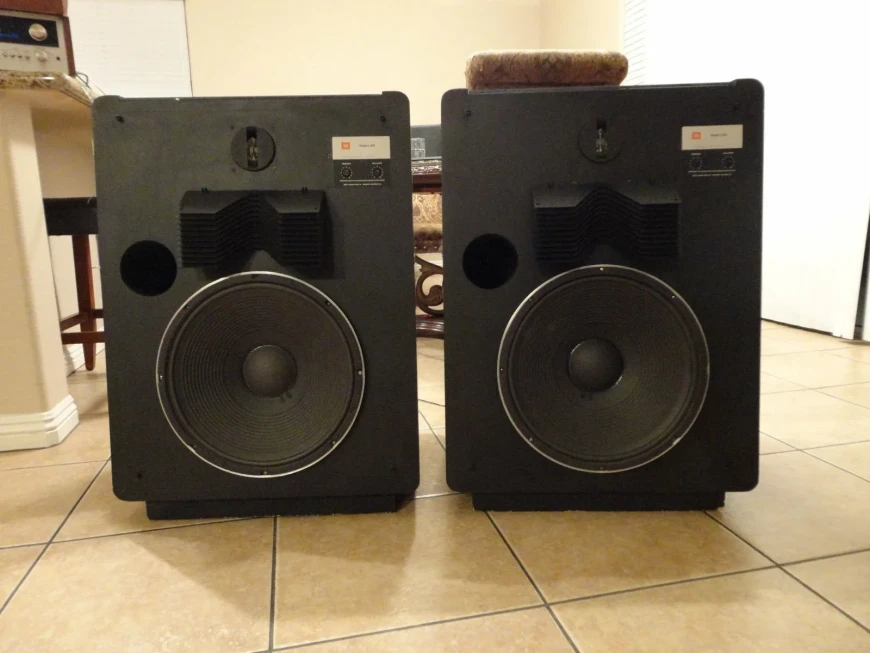 JBL L300
