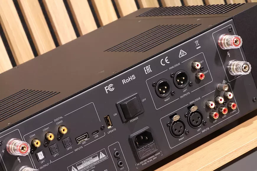 Стереофонический интегральный усилитель Quad Platina Integrated