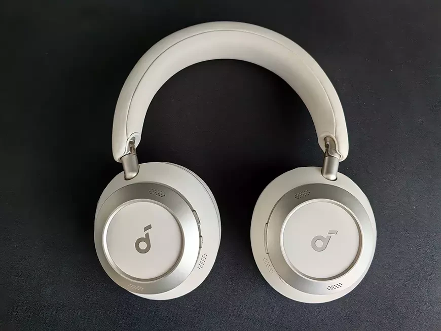 Стереофонические беспроводные наушники soundcore Space One Pro