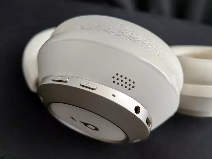 Стереофонические беспроводные наушники soundcore Space One Pro