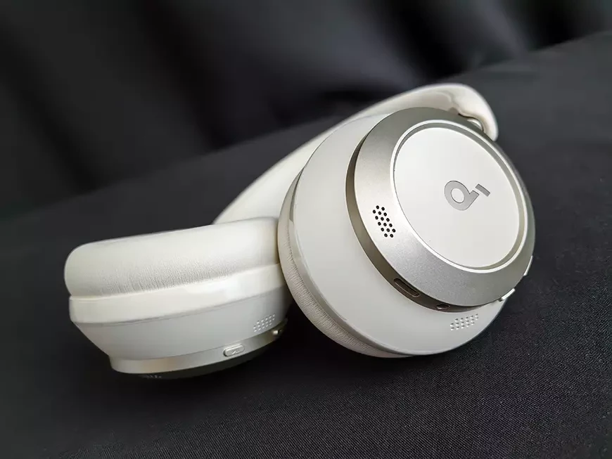 Стереофонические беспроводные наушники soundcore Space One Pro