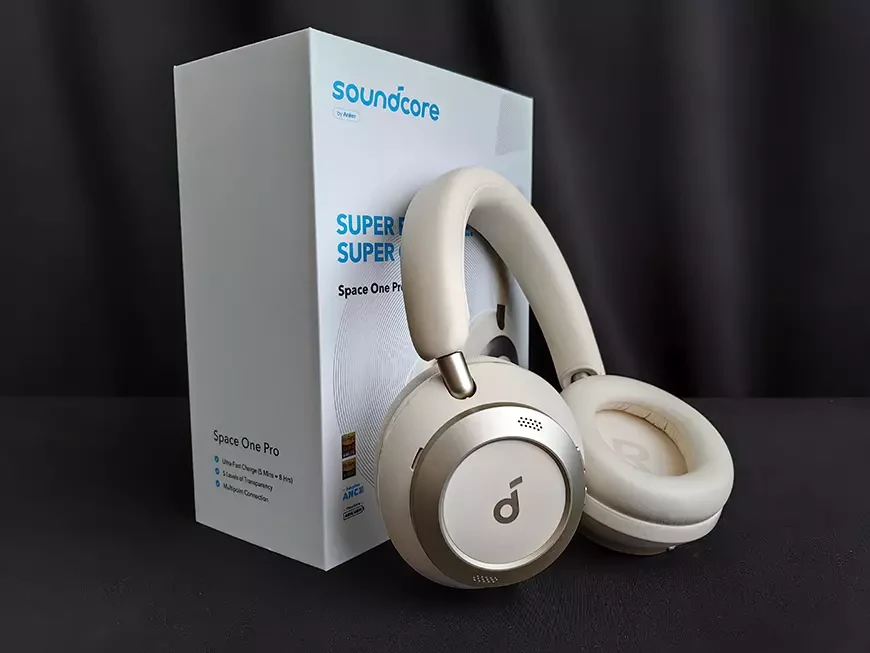 Стереофонические беспроводные наушники soundcore Space One Pro