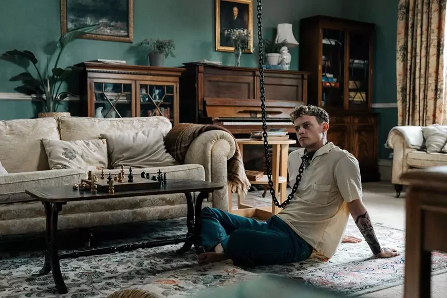 На цепи / Heel (2025)