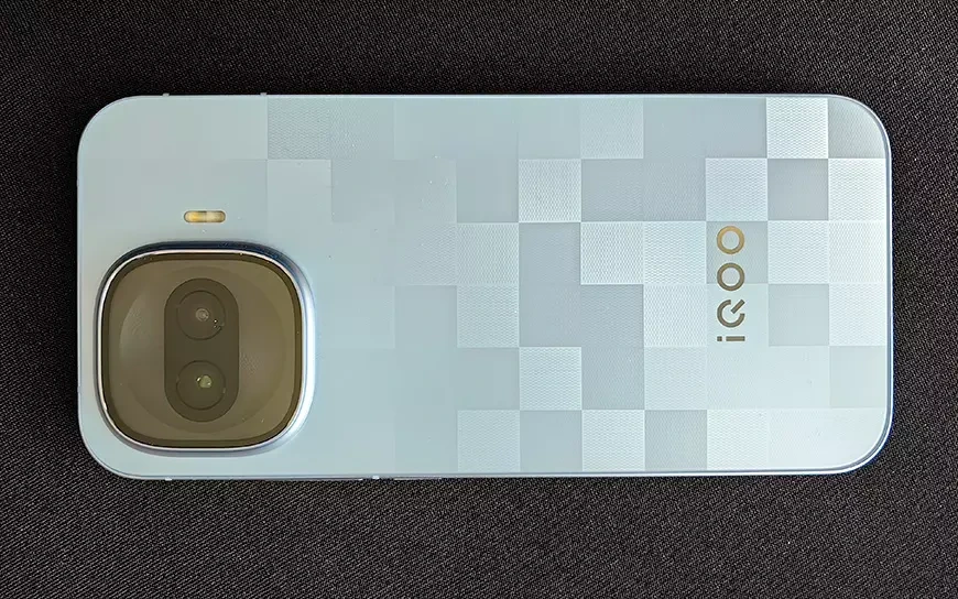 Игровой смартфон iQOO 15R