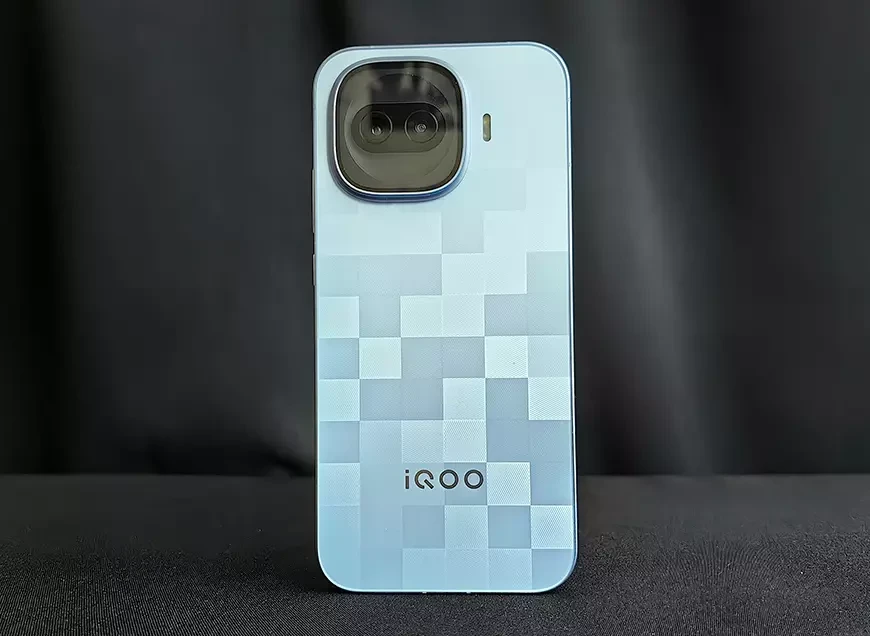 Игровой смартфон iQOO 15R