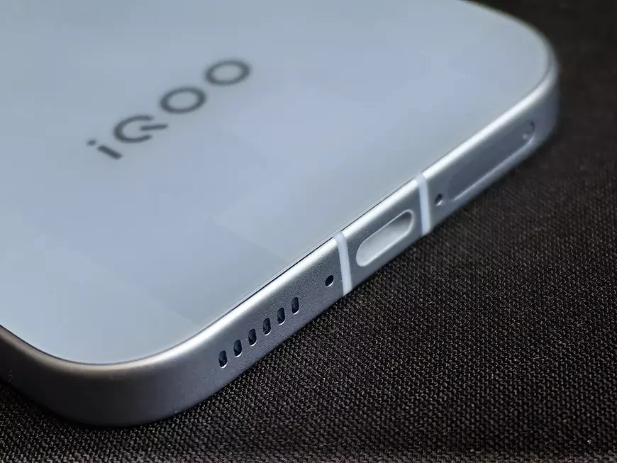 Игровой смартфон iQOO 15R