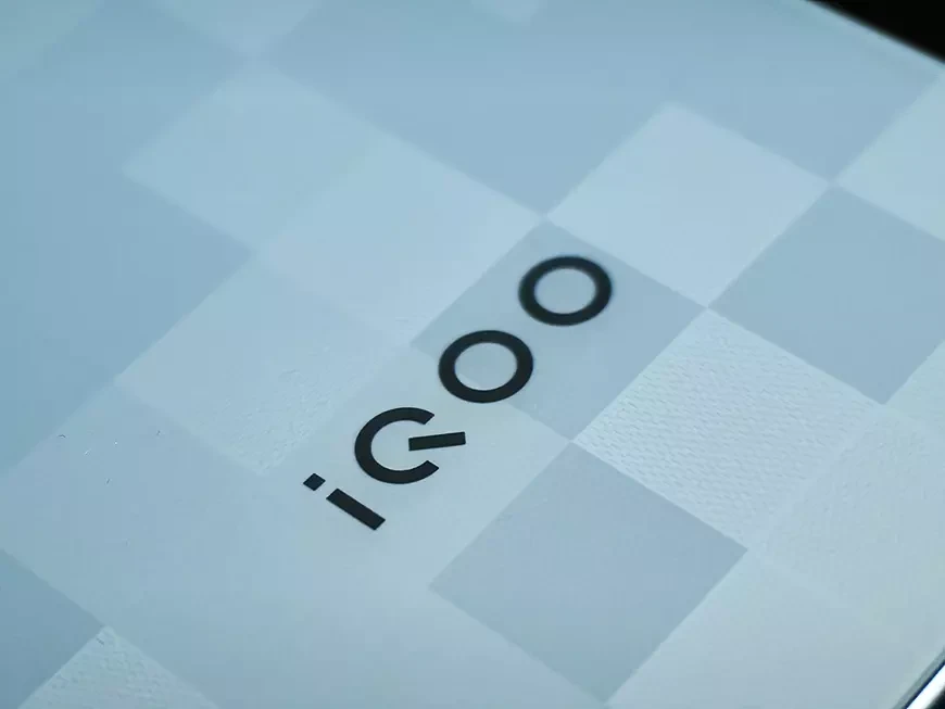 Игровой смартфон iQOO 15R