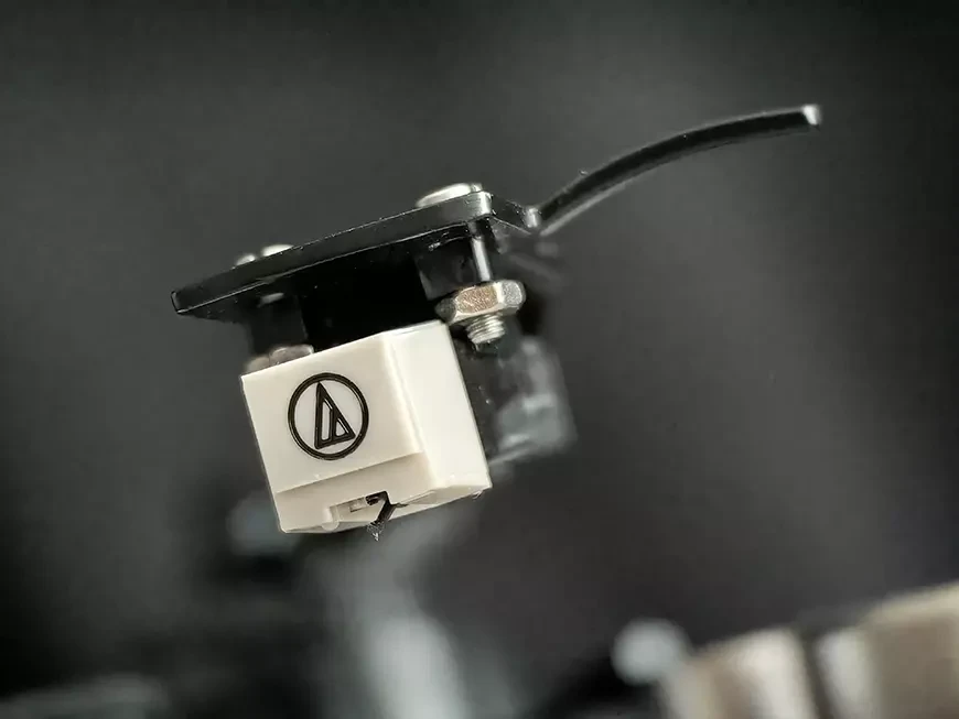 Проигрыватель винила с встроенной акустикой Reproductor RP-430