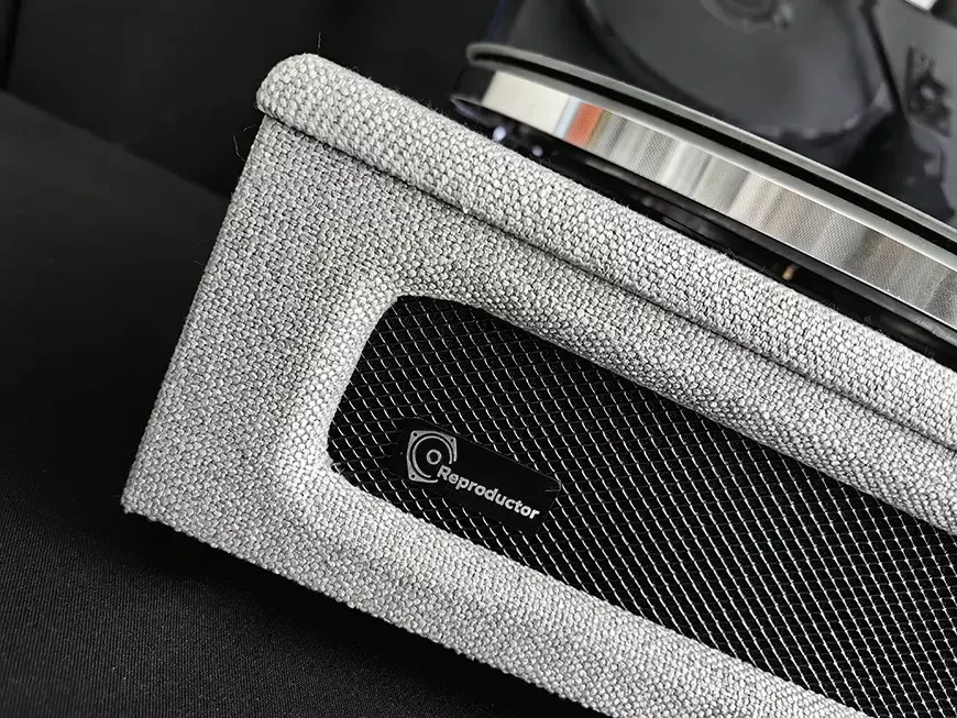 Проигрыватель винила с встроенной акустикой Reproductor RP-430