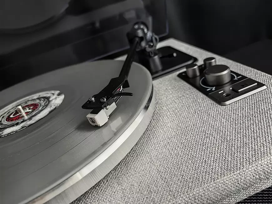 Проигрыватель винила с встроенной акустикой Reproductor RP-430