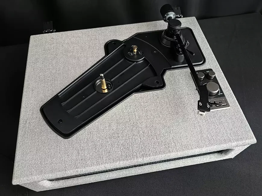 Проигрыватель винила с встроенной акустикой Reproductor RP-430