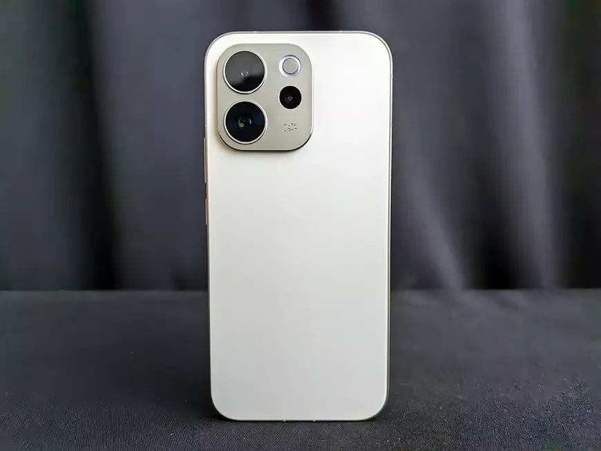 Смартфон vivo V70