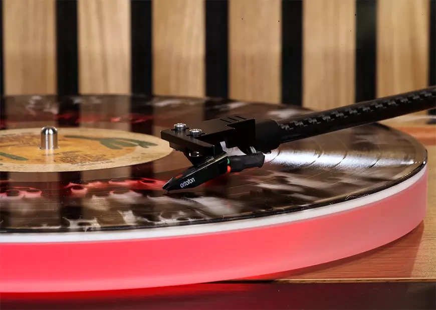 Проигрыватель виниловых пластинок со встроенной акустикой Phaze Audio Julia