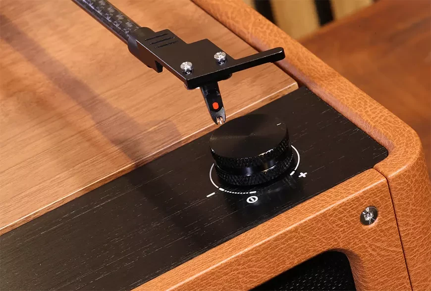 Проигрыватель виниловых пластинок со встроенной акустикой Phaze Audio Julia