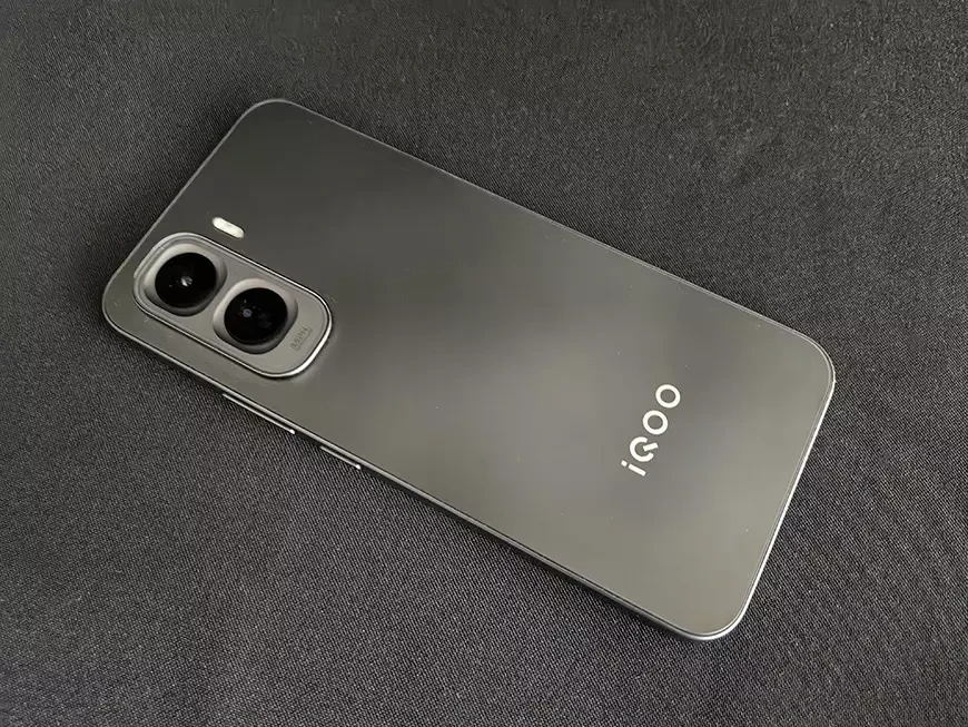 Смартфон iQOO Z11