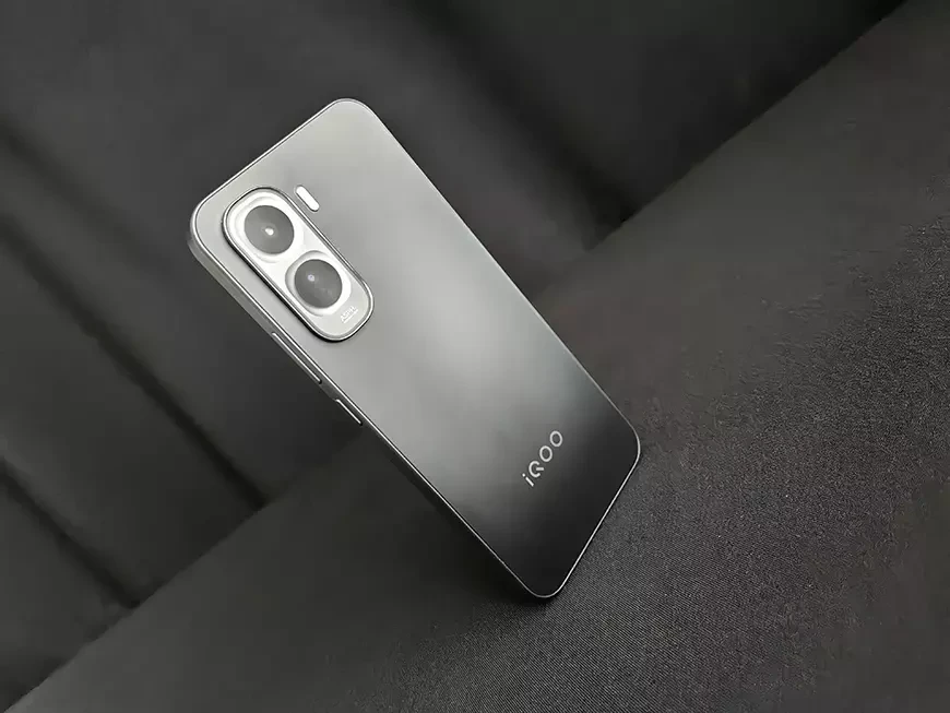 Смартфон iQOO Z11