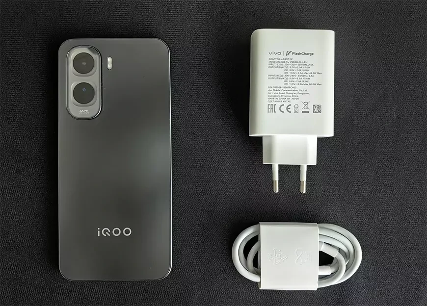 Смартфон iQOO Z11