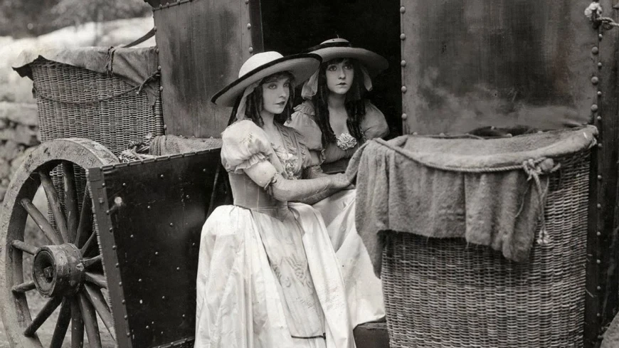 100. Сиротки бури / Orphans of the
Storm&nbsp;(1921)