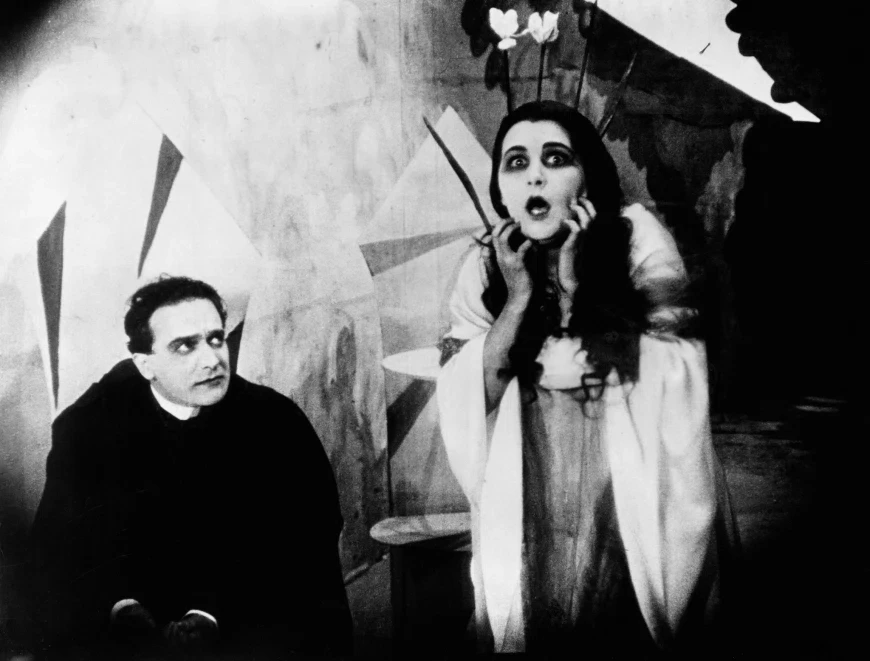 97. Кабинет доктора
Калигари / Das Cabinet des Dr.
Caligari (The Cabinet of Dr.
Caligari) (1920)