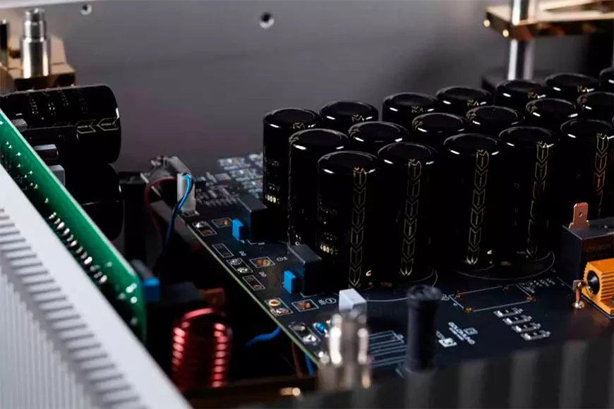 Монофонический усилитель мощности Goldmund Telos 1800