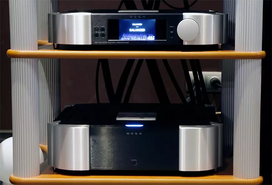 Предварительный усилитель с блоком стримера и ЦАП Moon 791 и усилитель мощности Moon 761