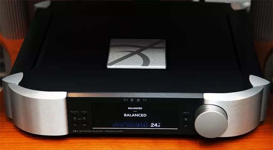 Предварительный усилитель с блоком стримера и ЦАП Moon 791
