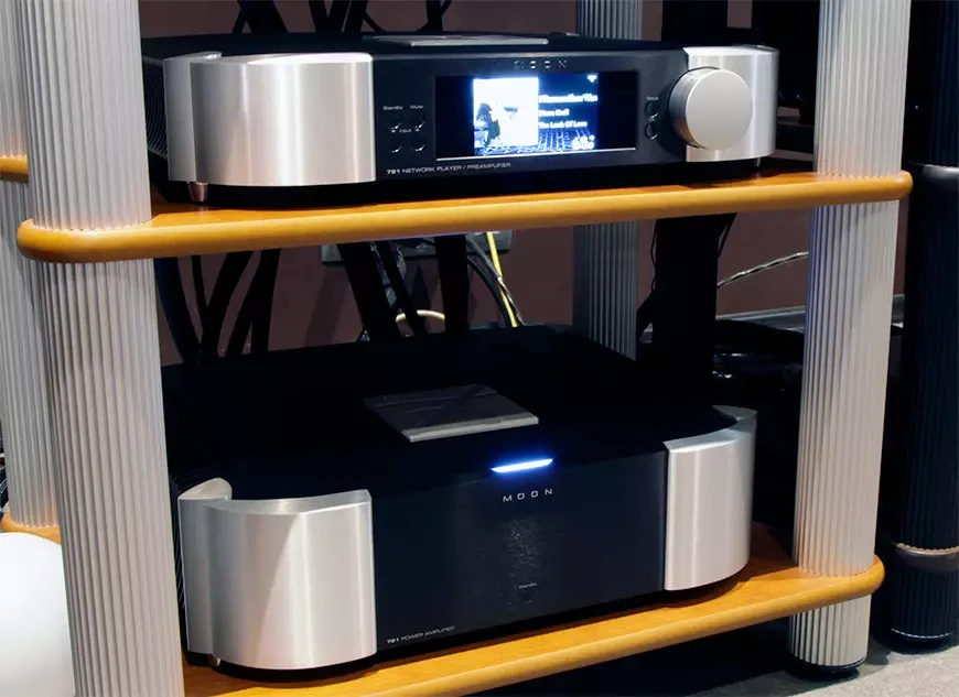 Предварительный усилитель с блоком стримера и ЦАП Moon 791 и усилитель мощности Moon 761