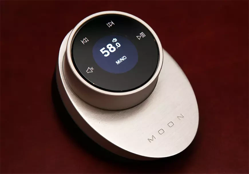 Предварительный усилитель с блоком стримера и ЦАП Moon 791