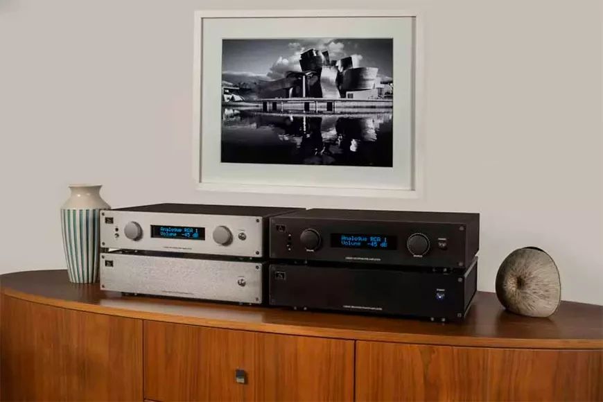 Предварительный усилитель Leema Neutron и усилитель мощности Leema Graviton