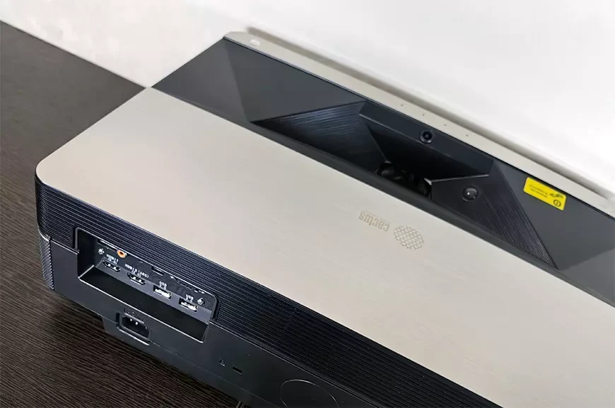 Ультракороткофокусный проектор с разрешением 4К Cactus CS-U1.SG