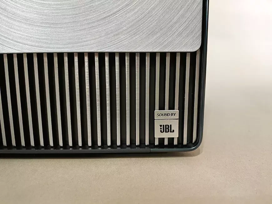 Лазерный  4K DLP-видеопроектор Hisense Laser Mini Projector C1