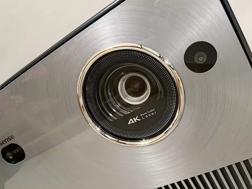 Лазерный  4K DLP-видеопроектор Hisense Laser Mini Projector C1