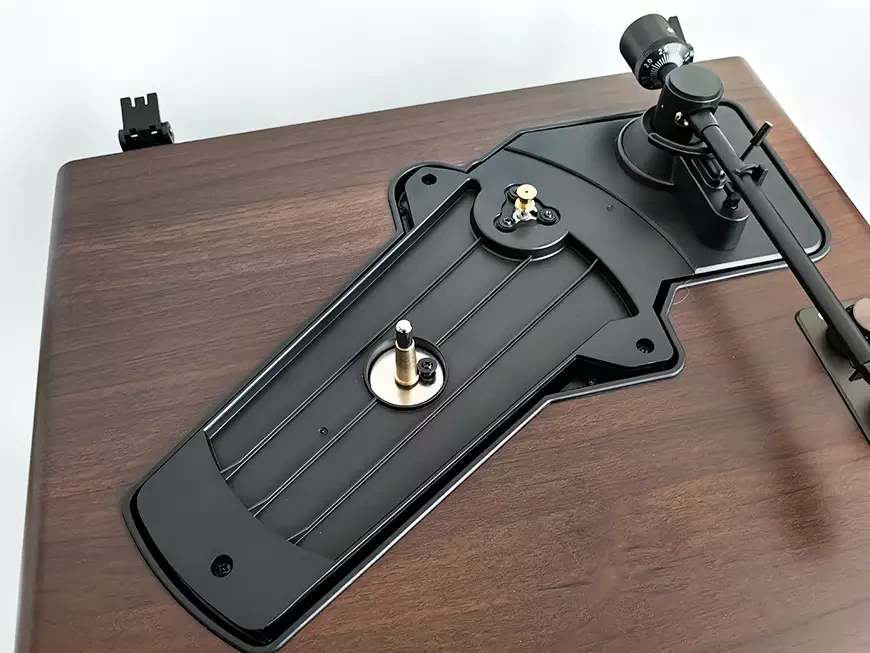 Проигрыватель виниловых пластинок со встроенным усилителем и акустической системой Lenco LS-470WA