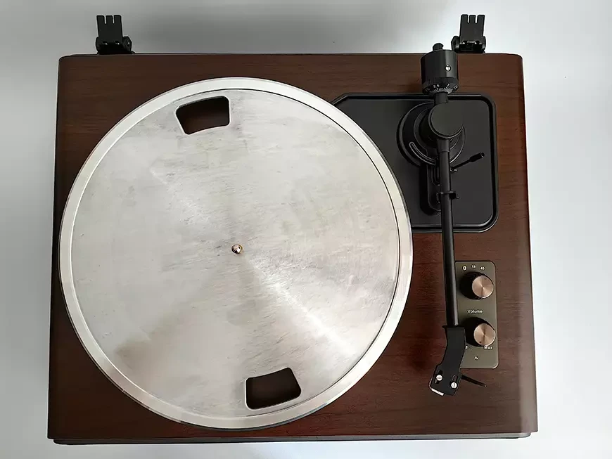 Проигрыватель виниловых пластинок со встроенным усилителем и акустической системой Lenco LS-470WA