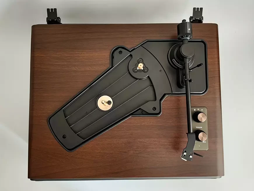 Проигрыватель виниловых пластинок со встроенным усилителем и акустической системой Lenco LS-470WA