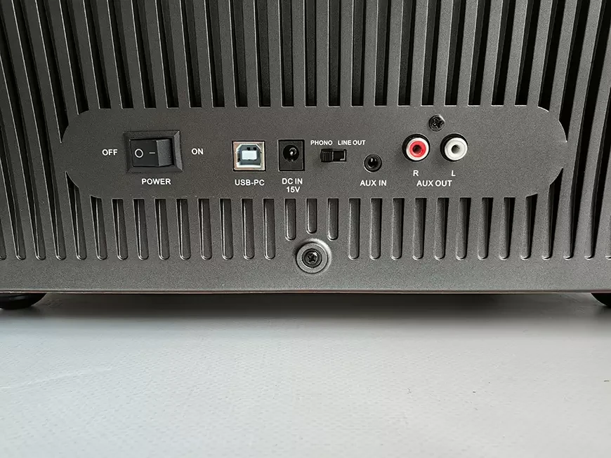 Проигрыватель виниловых пластинок со встроенным усилителем и акустической системой Lenco LS-470WA