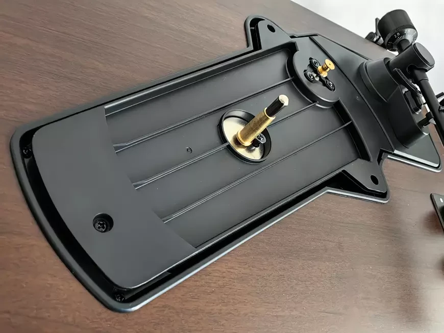 Проигрыватель виниловых пластинок со встроенным усилителем и акустической системой Lenco LS-470WA