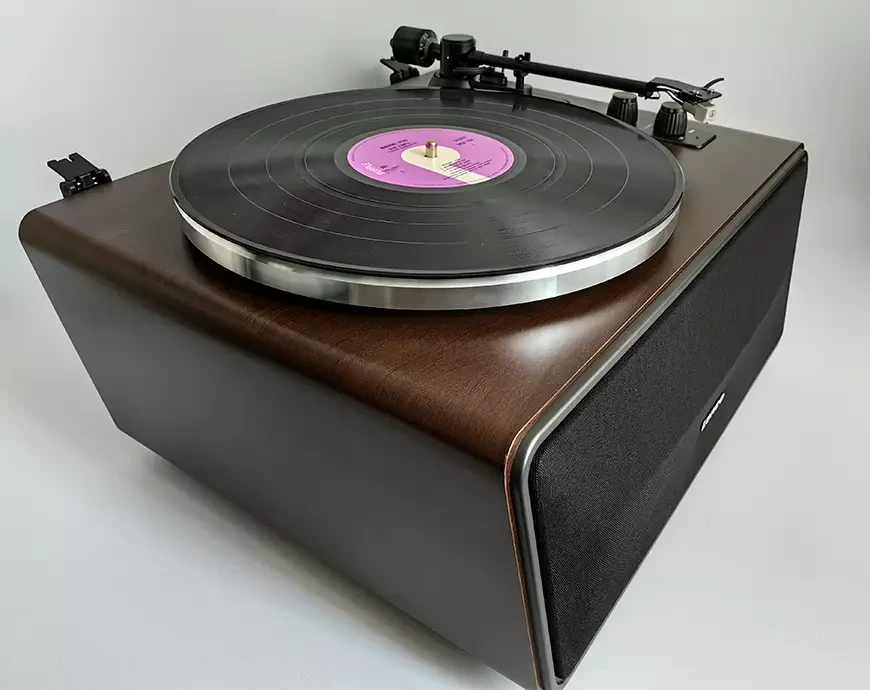 Проигрыватель виниловых пластинок со встроенным усилителем и акустической системой Lenco LS-470WA