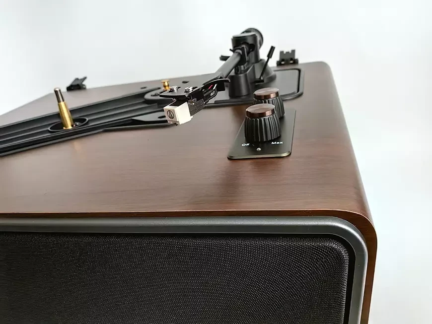 Проигрыватель виниловых пластинок со встроенным усилителем и акустической системой Lenco LS-470WA