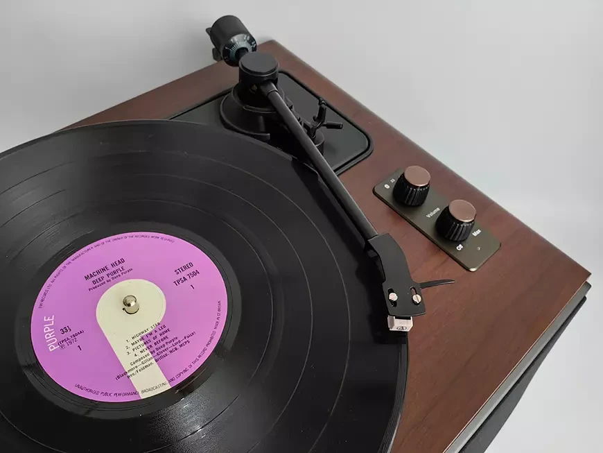 Проигрыватель виниловых пластинок со встроенным усилителем и акустической системой Lenco LS-470WA